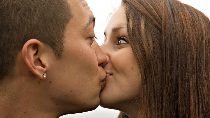 男子睾丸太小怎么办?哪些情况会降低睾丸激素的水平?